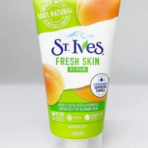 St Ives Fresh Skin Scrub Apricot 150ml